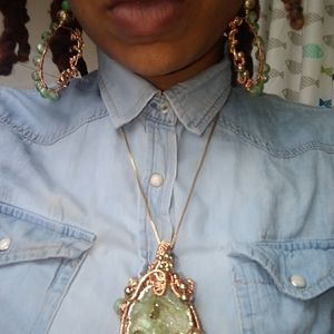 Gold wire weaved green glow geode